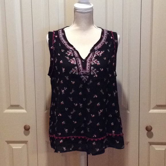 Xhilaration Tops - Xhilaration Boho Black Floral Tank